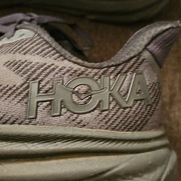 Hoka One One Clifton 9 Black and Gray Athletic Shoes 🖤🩶 - Picture 6 of 9